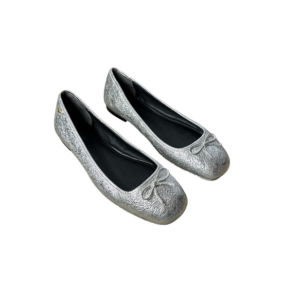 Tory Burch Shoes - Tory Burch Laila 2 Driver Ballet Flats Crinkle Metallic Silver Shoes Sz 7.5